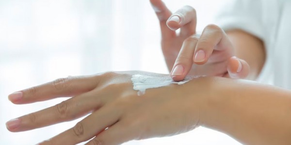 Por qué deberías utilizar una crema de manos